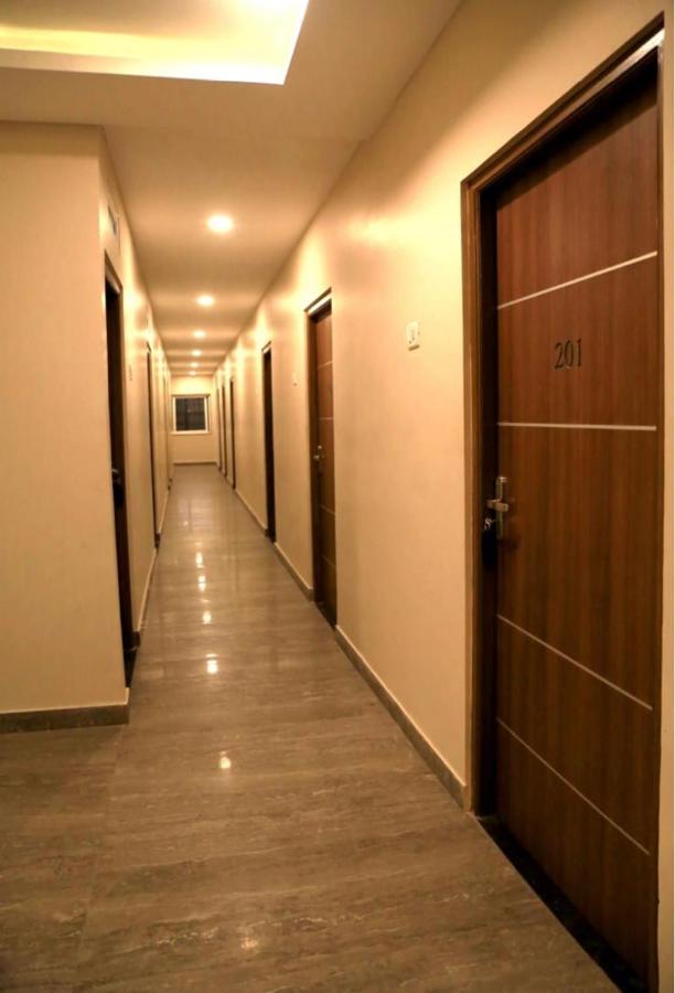 M Square Hotell Vellore Exteriör bild