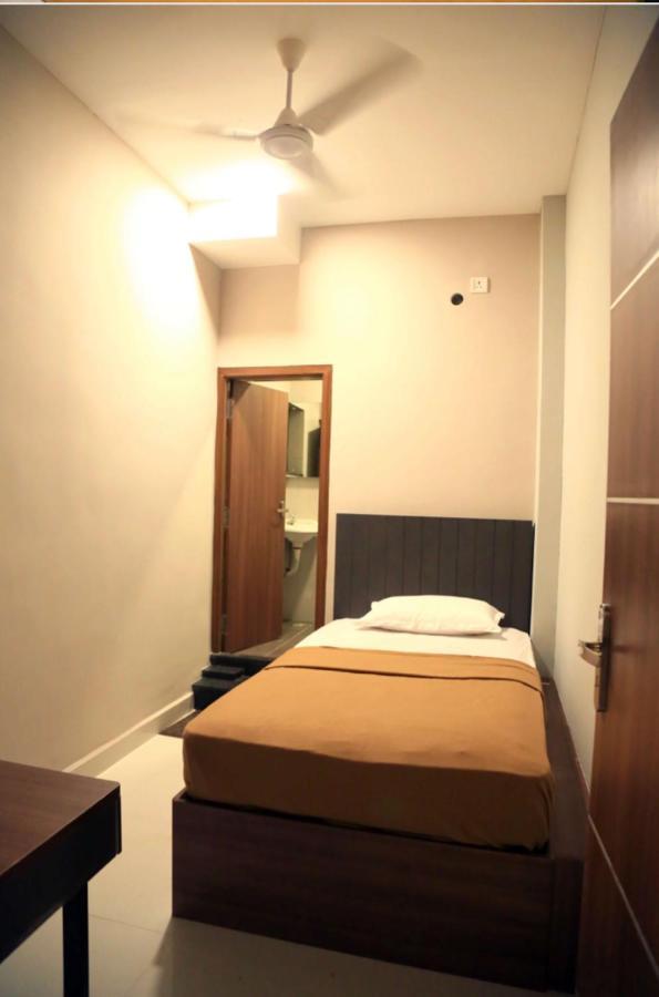 M Square Hotell Vellore Exteriör bild