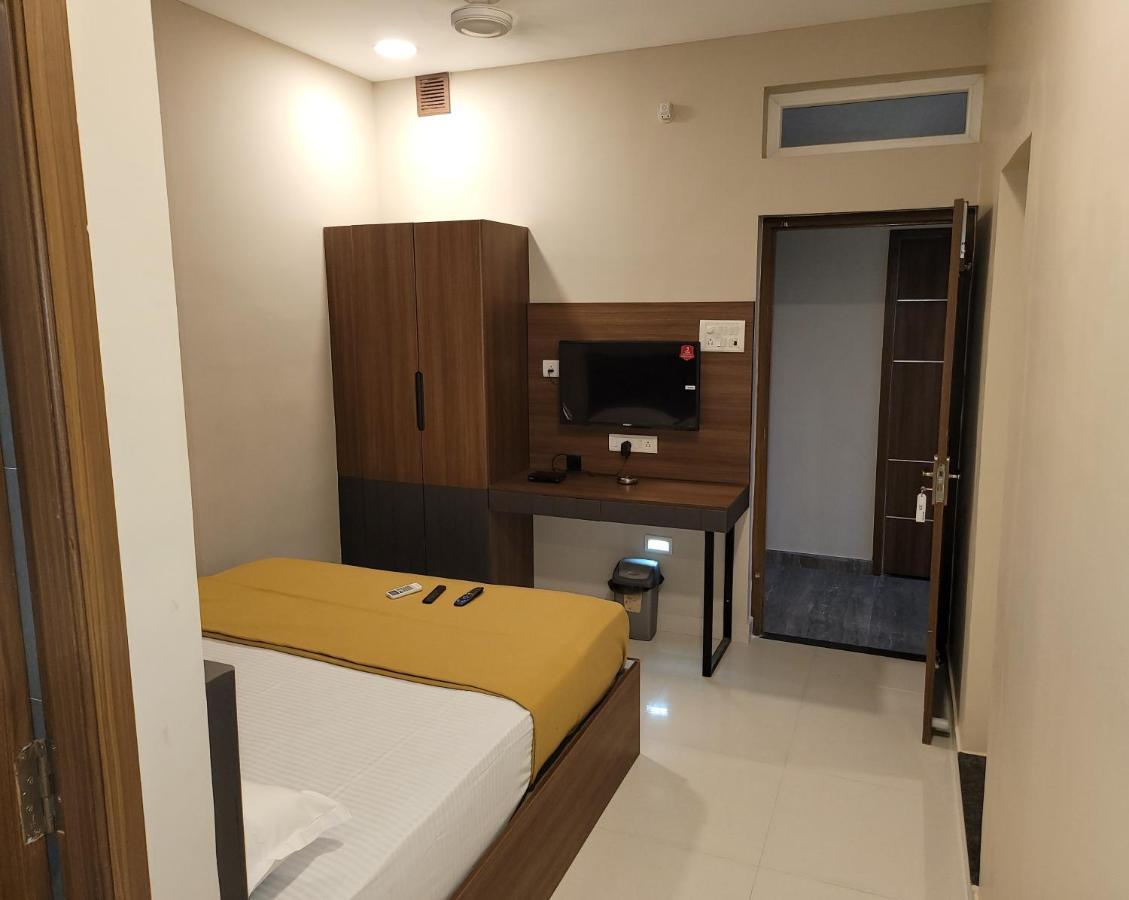 M Square Hotell Vellore Exteriör bild