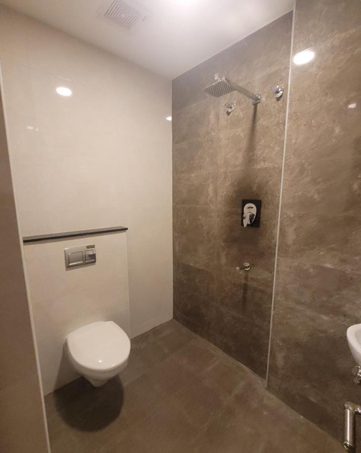 M Square Hotell Vellore Exteriör bild